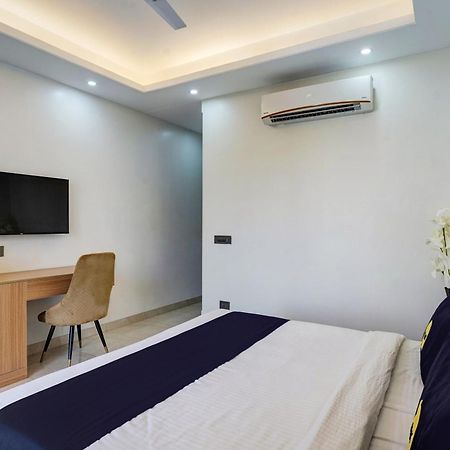 Hotel O Parkinn Гургаон Екстериор снимка