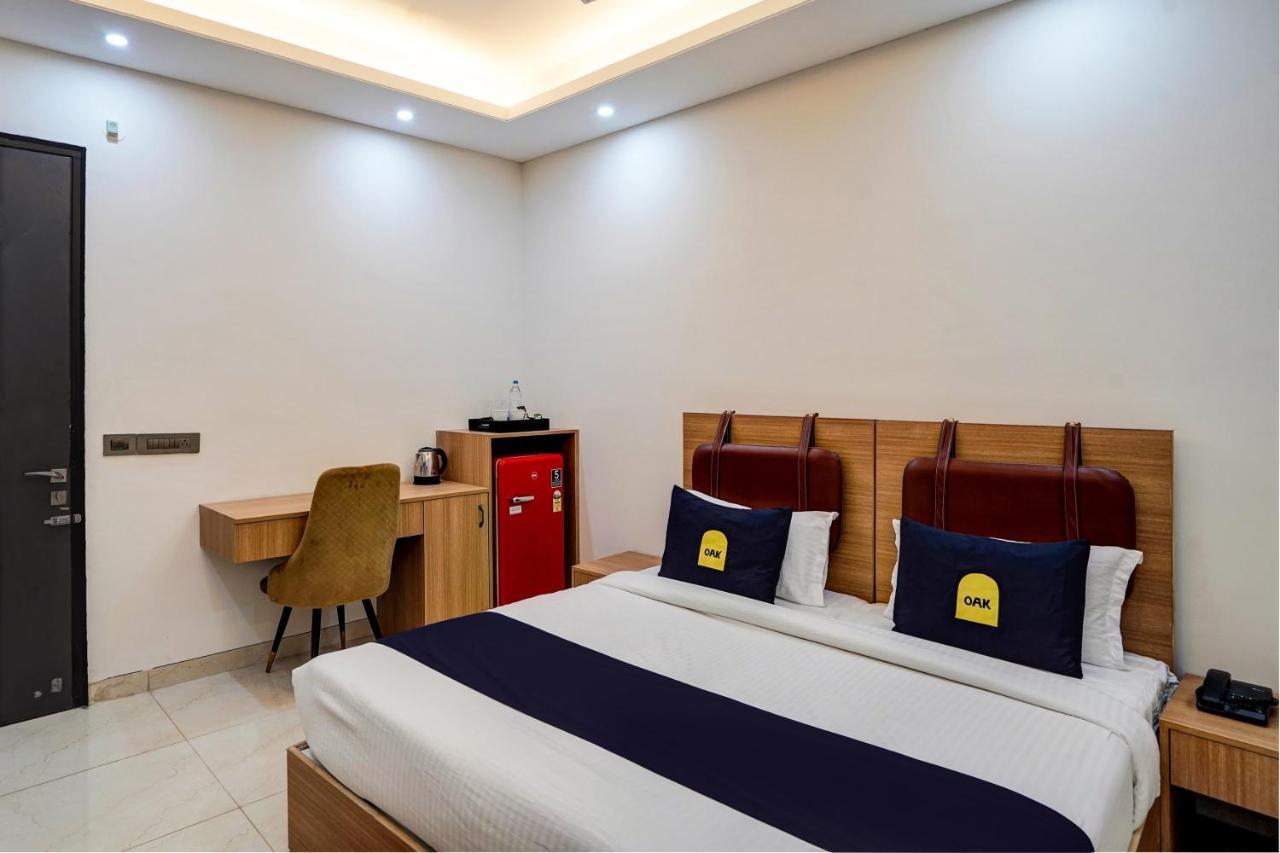 Hotel O Parkinn Гургаон Екстериор снимка