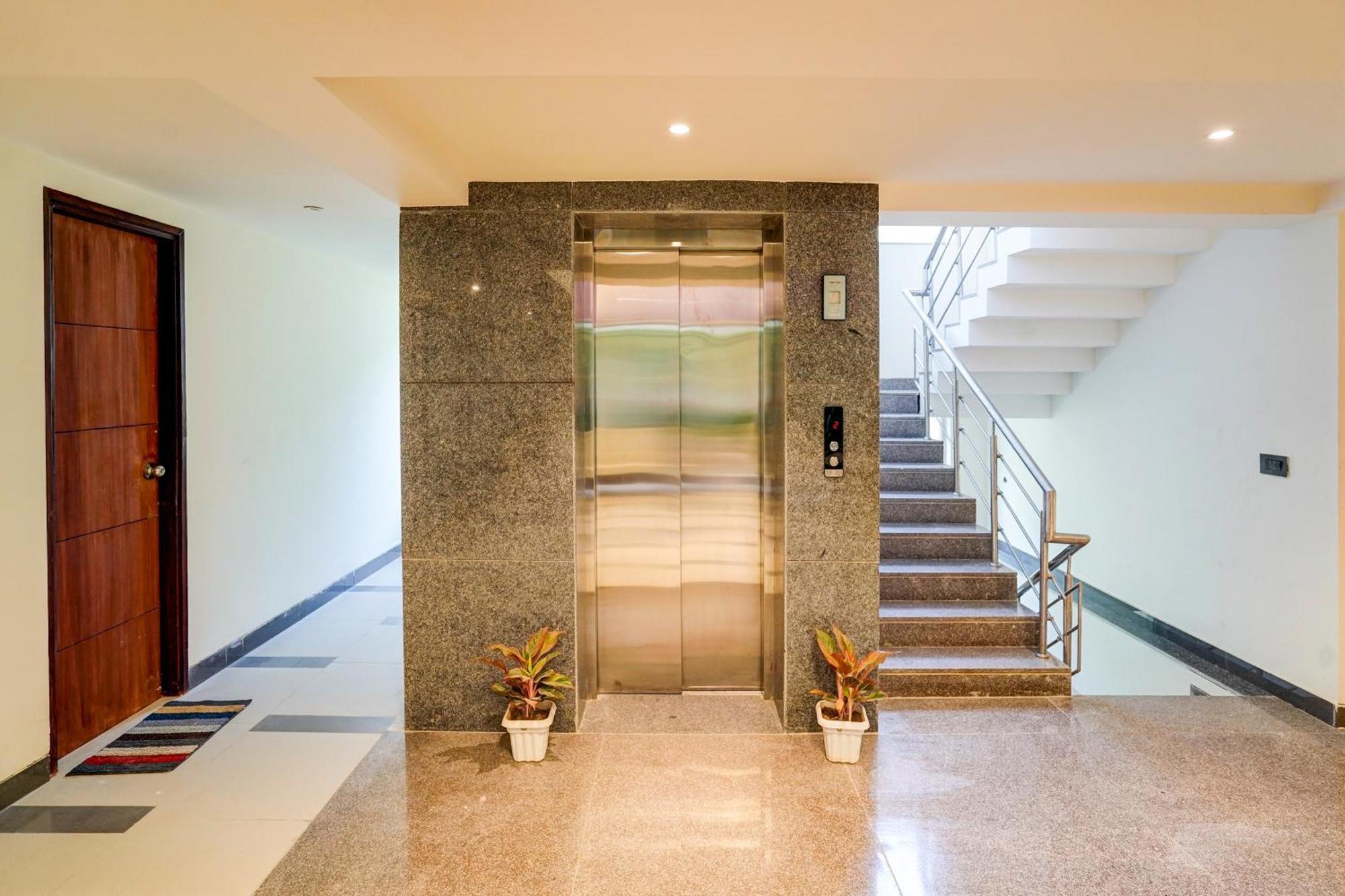 Hotel O Parkinn Гургаон Екстериор снимка