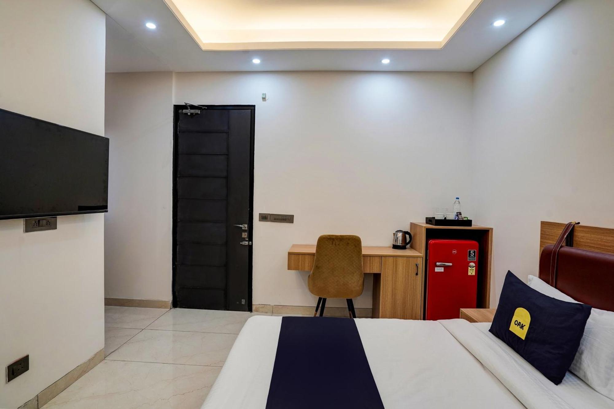 Hotel O Parkinn Гургаон Екстериор снимка